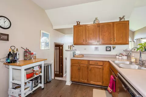 Kitchen - 261 Superior Cir, Bartlett, IL 60103 photo 1 of 2