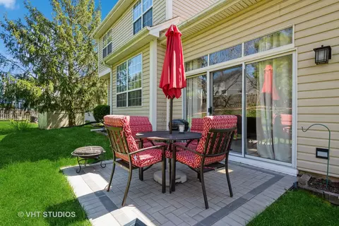 Exterior - 261 Superior Cir, Bartlett, IL 60103 photo 2 of 3