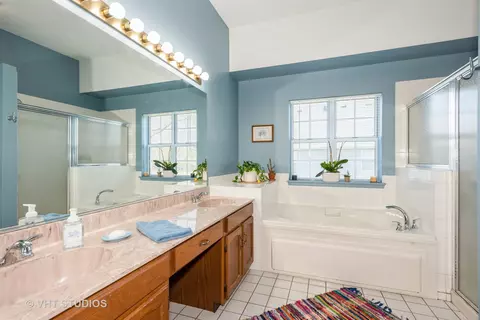 Bath - 261 Superior Cir, Bartlett, IL 60103 photo 3 of 3