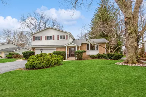 26 W115 Blackhawk Dr, Wheaton, IL 60189