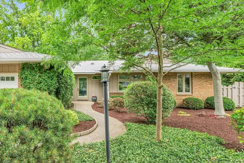 4 Cloverleaf Ct, Savoy, IL 61874