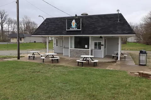 407 W North St, Walnut, IL 61376