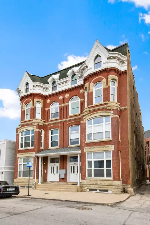 811 N Racine Ave #3, Chicago, IL 60642