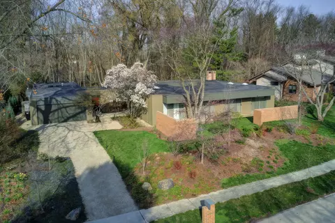 3307 S Pine Cir, Urbana, IL 61802