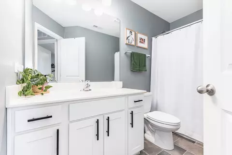 Bath - 1161 Westlake Dr, Cary, IL 60013 photo 4 of 4