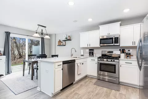 Kitchen - 1161 Westlake Dr, Cary, IL 60013 photo 3 of 3