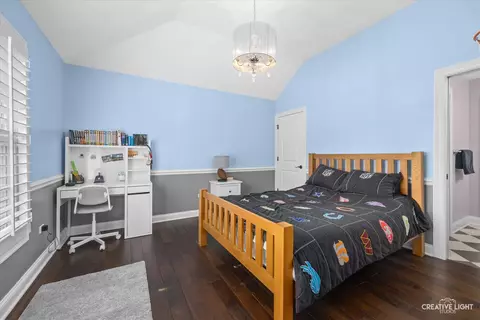 Bedroom - 1002 S Gables Blvd, Wheaton, IL 60189 photo 2 of 4