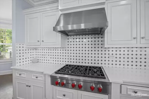 Kitchen - 1002 S Gables Blvd, Wheaton, IL 60189 photo 4 of 6