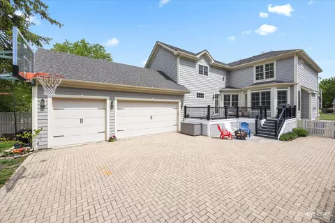 Exterior - 1002 S Gables Blvd, Wheaton, IL 60189 photo 5 of 6