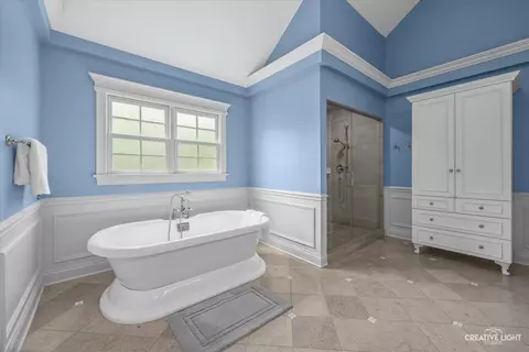Bath - 1002 S Gables Blvd, Wheaton, IL 60189 photo 3 of 5