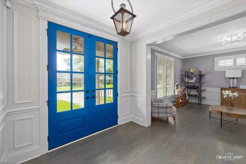 Entry Way - 1002 S Gables Blvd, Wheaton, IL 60189 photo 1 of 3