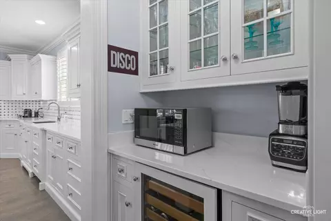 Kitchen - 1002 S Gables Blvd, Wheaton, IL 60189 photo 5 of 6