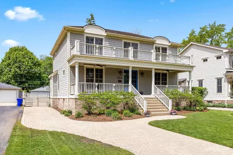 Exterior - 1002 S Gables Blvd, Wheaton, IL 60189 photo 2 of 6