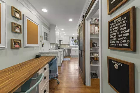 Kitchen - 1908 Gladstone Dr, Wheaton, IL 60189 photo 8 of 10