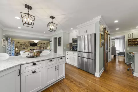 Kitchen - 1908 Gladstone Dr, Wheaton, IL 60189 photo 6 of 10