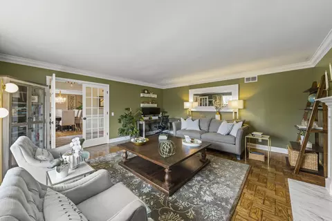 Living - 1908 Gladstone Dr, Wheaton, IL 60189 photo 2 of 7