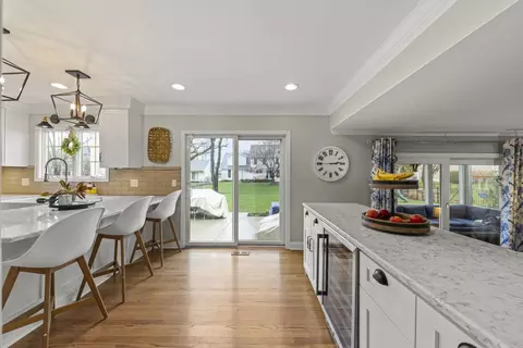 Kitchen - 1908 Gladstone Dr, Wheaton, IL 60189 photo 2 of 10