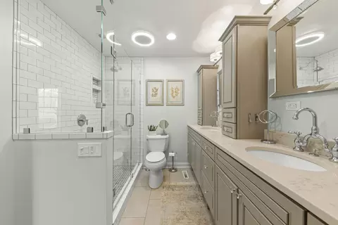 Bath - 1908 Gladstone Dr, Wheaton, IL 60189 photo 3 of 5