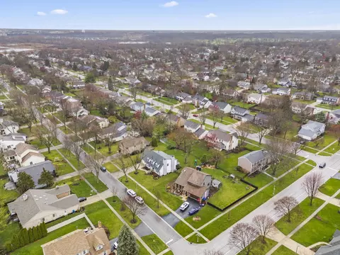 View/Area - 1908 Gladstone Dr, Wheaton, IL 60189 photo 2 of 8