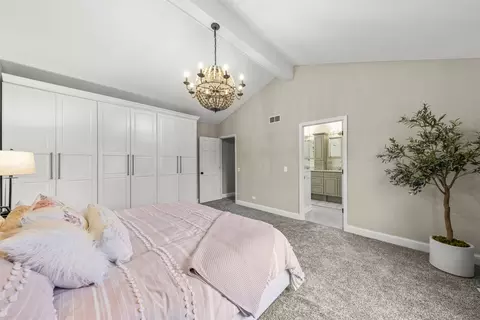 Bedroom - 1908 Gladstone Dr, Wheaton, IL 60189 photo 2 of 6