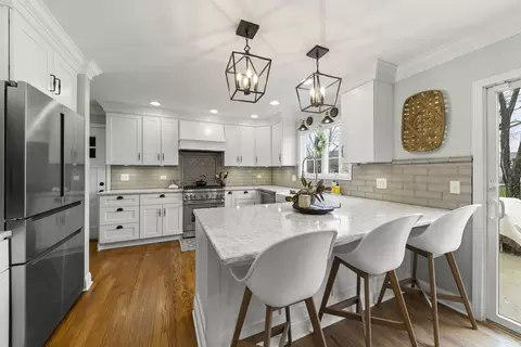 Kitchen - 1908 Gladstone Dr, Wheaton, IL 60189 photo 1 of 10