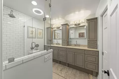 Bath - 1908 Gladstone Dr, Wheaton, IL 60189 photo 2 of 5
