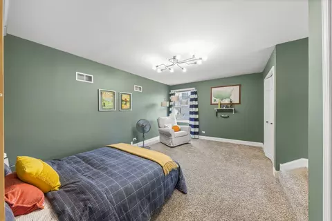 Bedroom - 1908 Gladstone Dr, Wheaton, IL 60189 photo 3 of 6