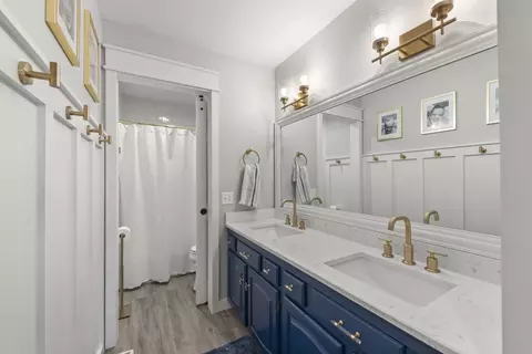 Bath - 1908 Gladstone Dr, Wheaton, IL 60189 photo 4 of 5