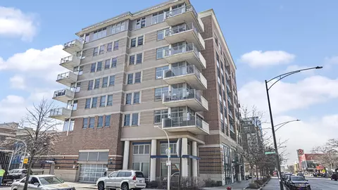 511 W Division St #602, Chicago, IL 60610