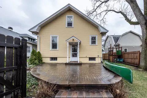 Exterior - 1026 Hill Ave, Elgin, IL 60120 photo 3 of 5