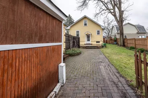 Exterior - 1026 Hill Ave, Elgin, IL 60120 photo 4 of 5