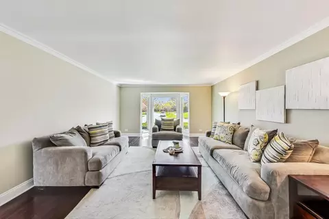 Living - 2138 Phillips Dr, Glenview, IL 60026 photo 1 of 2