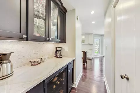 Kitchen - 2138 Phillips Dr, Glenview, IL 60026 photo 3 of 4