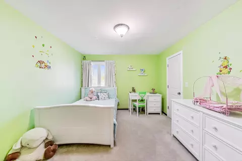 Bedroom - 2138 Phillips Dr, Glenview, IL 60026 photo 3 of 5