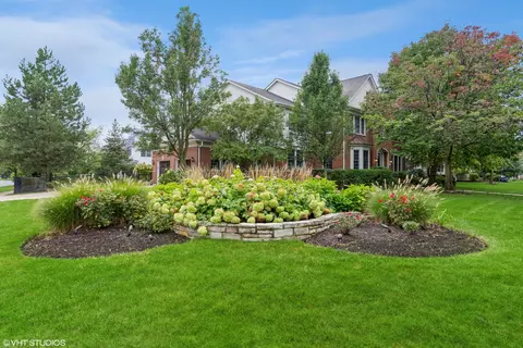 Exterior - 2277 Thistle Rd, Glenview, IL 60026 photo 5 of 8