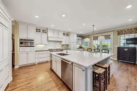 Kitchen - 2277 Thistle Rd, Glenview, IL 60026 photo 2 of 4