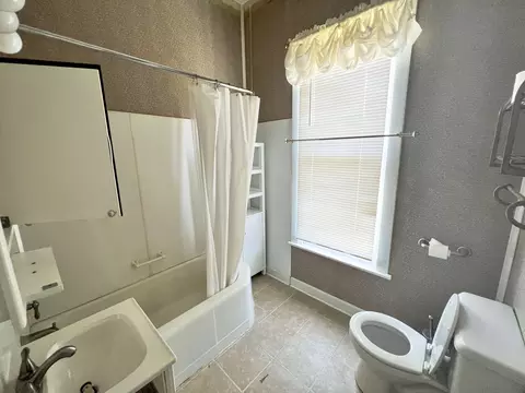Bath - 1103 Post St, Ottawa, IL 61350 photo 2 of 2