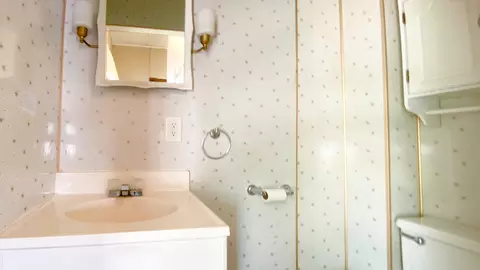 Bath - 1103 Post St, Ottawa, IL 61350 photo 1 of 2