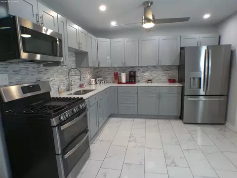 Kitchen - 9930 S Clyde Ave, Chicago, IL 60617 photo 2 of 5