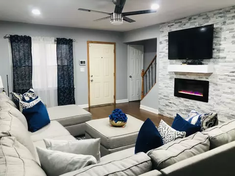 Living - 9930 S Clyde Ave, Chicago, IL 60617 photo 7 of 8