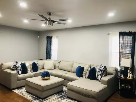 Living - 9930 S Clyde Ave, Chicago, IL 60617 photo 6 of 8
