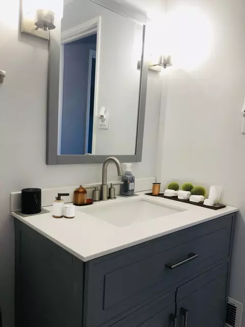 Bath - 9930 S Clyde Ave, Chicago, IL 60617 photo 6 of 9
