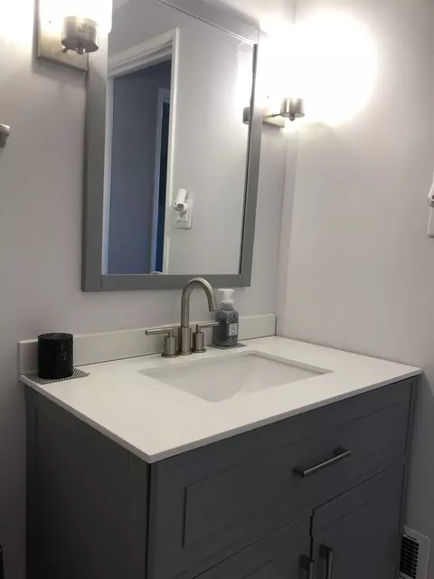 Bath - 9930 S Clyde Ave, Chicago, IL 60617 photo 5 of 9