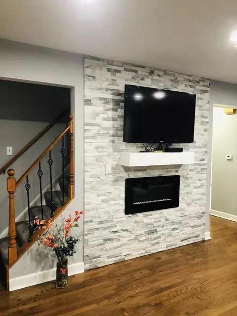 Living - 9930 S Clyde Ave, Chicago, IL 60617 photo 2 of 8
