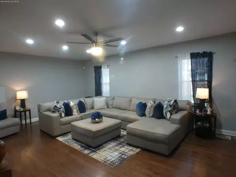 Living - 9930 S Clyde Ave, Chicago, IL 60617 photo 4 of 8