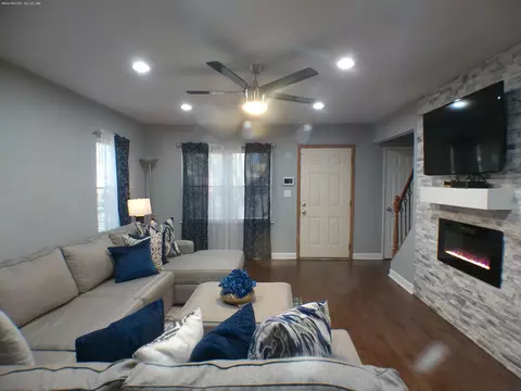 Living - 9930 S Clyde Ave, Chicago, IL 60617 photo 3 of 8