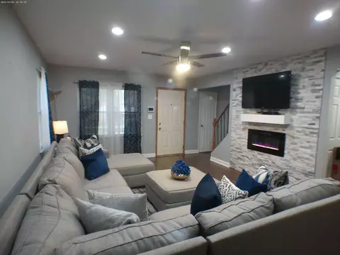 Living - 9930 S Clyde Ave, Chicago, IL 60617 photo 5 of 8
