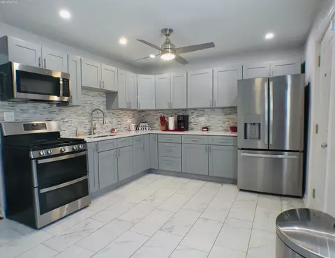 Kitchen - 9930 S Clyde Ave, Chicago, IL 60617 photo 1 of 5