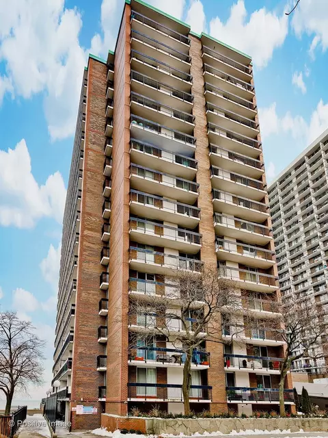 5901 N Sheridan Rd #2C, Chicago, IL 60660