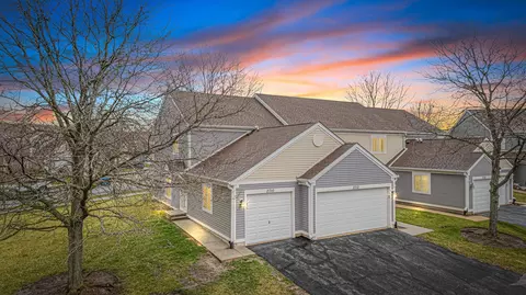 2710 Preston Ct, Aurora, IL 60502